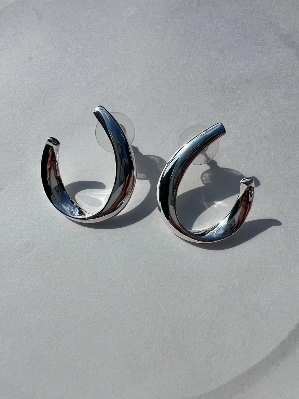Minimalist Silver Curved Hoop Earrings - Women Jewelry